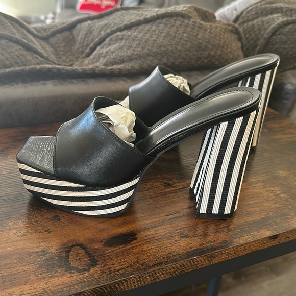 Brand New Platform Black and stripe Heels! 🖤 Size 7 never worn. So cute! - Picture 2 of 6